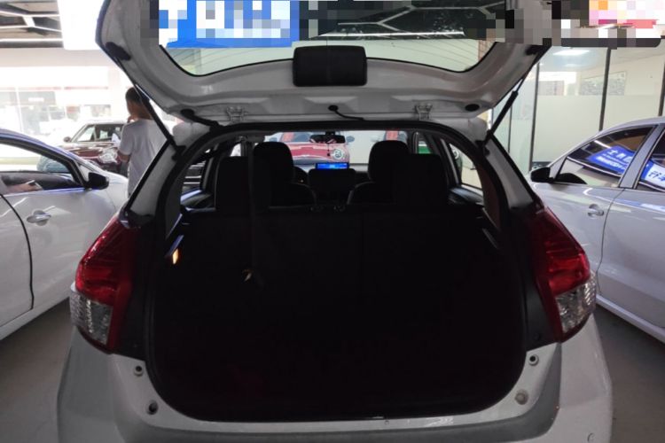 Used Toyota YARiS L Zhi Xuan 2015 1.5E Automatic Charm Edition Trunk