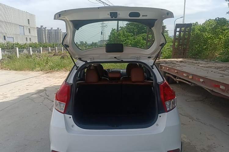 Used Toyota YARiS L Zhi Xuan 2015 1.5E Automatic Charm Edition Trunk