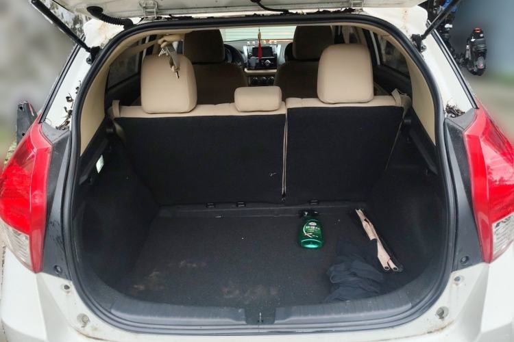 Used Toyota YARiS L Zhi Xuan 2015 1.5E Automatic Charm Edition Trunk