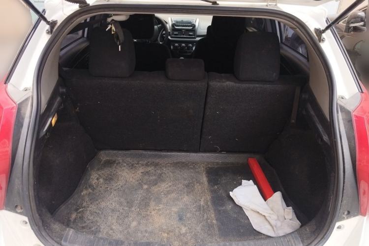 Used Toyota YARiS L Zhi Xuan 2015 1.5E Automatic Charm Edition Trunk