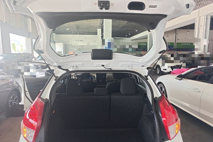 Used Toyota YARiS L Zhi Xuan 2015 1.5E Automatic Charm Edition Trunk