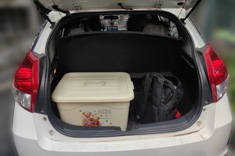 Used Toyota YARiS L Zhi Xuan 2015 1.5E Automatic Charm Edition Trunk