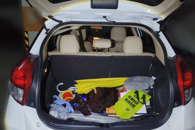 Used Toyota YARiS L Zhi Xuan 2015 1.5E Automatic Charm Edition Trunk