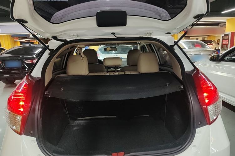 Used Toyota YARiS L Zhi Xuan 2015 1.5E Automatic Charm Edition Trunk