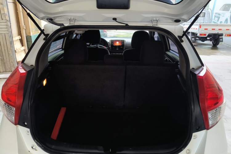 Used Toyota YARiS L Zhi Xuan 2015 1.5E Automatic Charm Edition Trunk