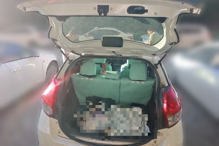 Used Toyota YARiS L Zhi Xuan 2015 1.5E Automatic Charm Edition Trunk