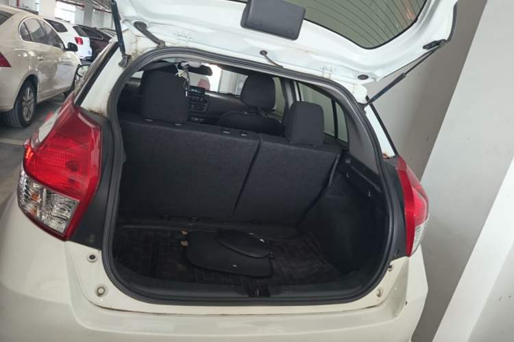 Used Toyota YARiS L Zhi Xuan 2015 1.5E Automatic Charm Edition Trunk