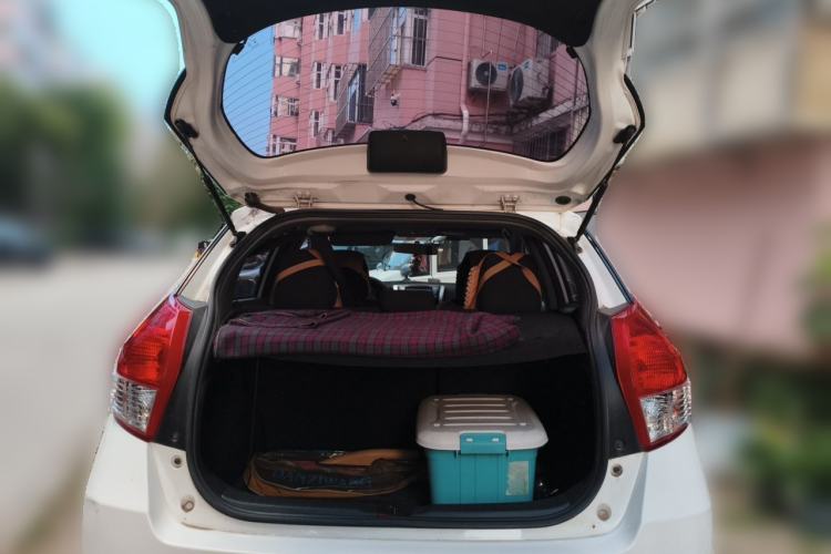 Used Toyota YARiS L Zhi Xuan 2015 1.5E Automatic Charm Edition Trunk