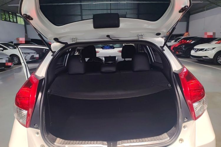 Used Toyota YARiS L Zhi Xuan 2015 1.5E Automatic Charm Edition Trunk