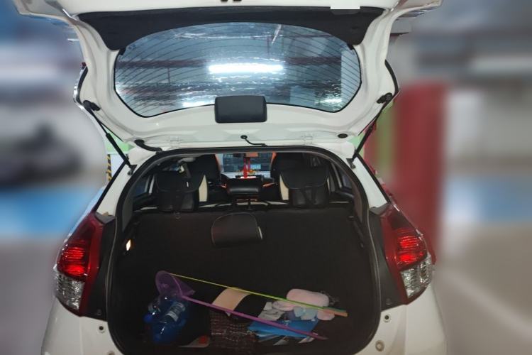 Used Toyota YARiS L Zhi Xuan 2015 1.5E Automatic Charm Edition Trunk