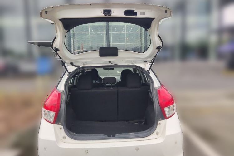 Used Toyota YARiS L Zhi Xuan 2015 1.5E Automatic Charm Edition Trunk