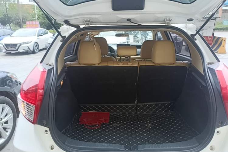 Used Toyota YARiS L Zhi Xuan 2015 1.5E Automatic Charm Edition Trunk