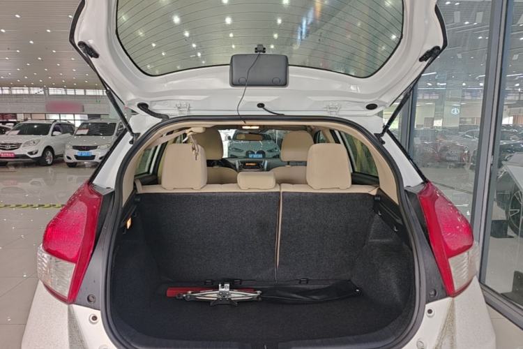 Used Toyota YARiS L Zhi Xuan 2015 1.5E Automatic Charm Edition Trunk