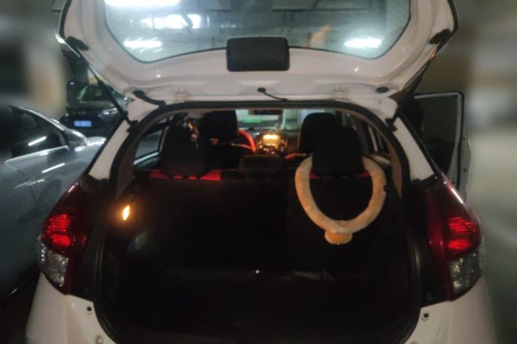 Used Toyota YARiS L Zhi Xuan 2015 1.5E Automatic Charm Edition Trunk