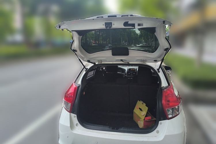 Used Toyota YARiS L Zhi Xuan 2015 1.5E Automatic Charm Edition Trunk