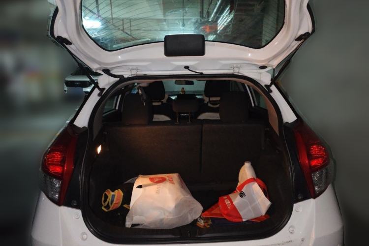 Used Toyota YARiS L Zhi Xuan 2015 1.5E Automatic Charm Edition Trunk