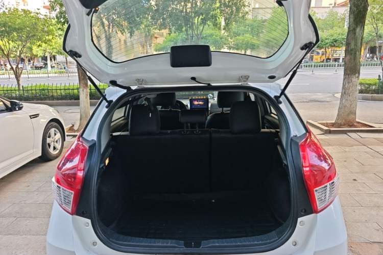 Used Toyota YARiS L Zhi Xuan 2015 1.5E Automatic Charm Edition Trunk