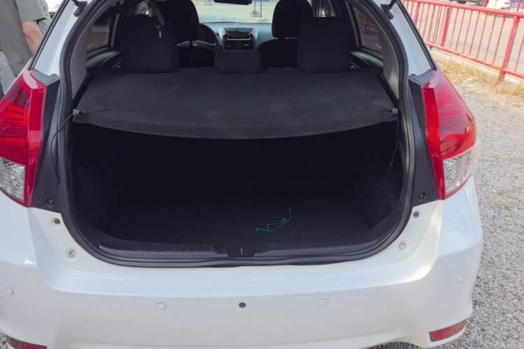Used Toyota YARiS L Zhi Xuan 2015 1.5E Automatic Charm Edition Trunk