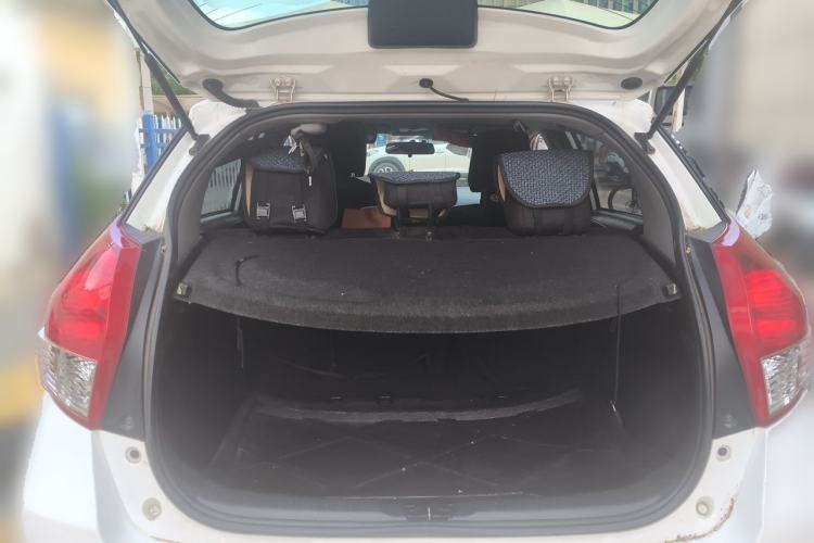 Used Toyota YARiS L Zhi Xuan 2015 1.5E Automatic Charm Edition Trunk