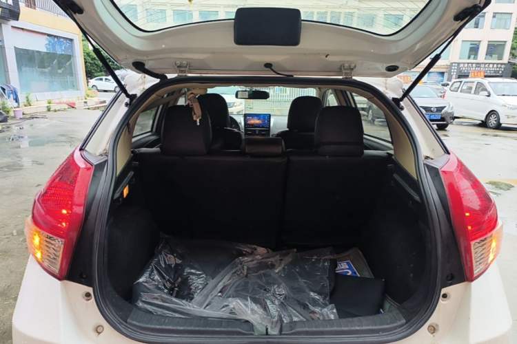 Used Toyota YARiS L Zhi Xuan 2015 1.5E Automatic Charm Edition Trunk