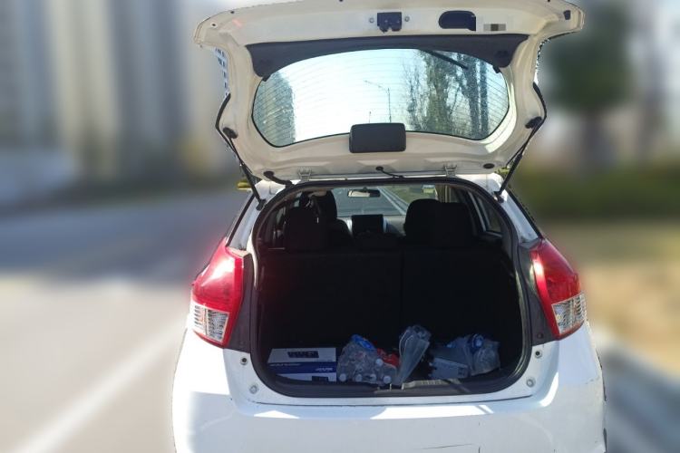Used Toyota YARiS L Zhi Xuan 2015 1.5E Automatic Charm Edition Trunk