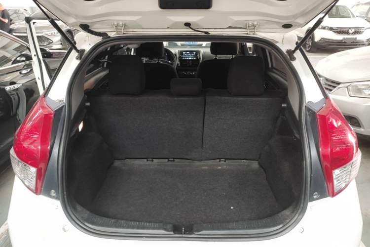 Used Toyota YARiS L Zhi Xuan 2015 1.5E Automatic Charm Edition Trunk