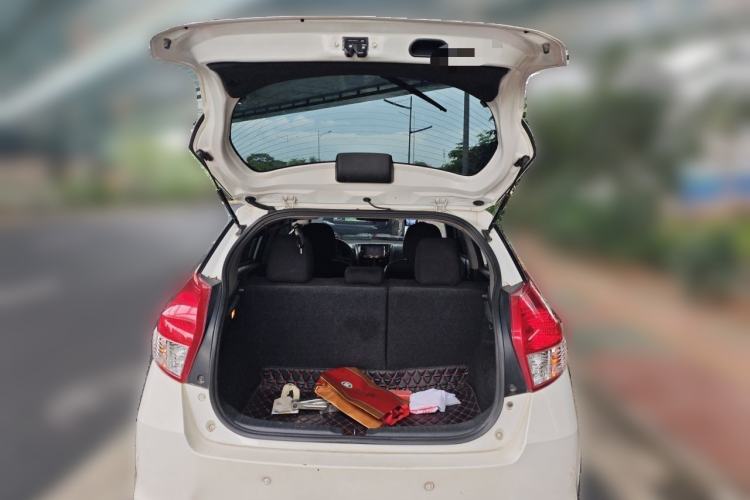 Used Toyota YARiS L Zhi Xuan 2015 1.5E Automatic Charm Edition Trunk