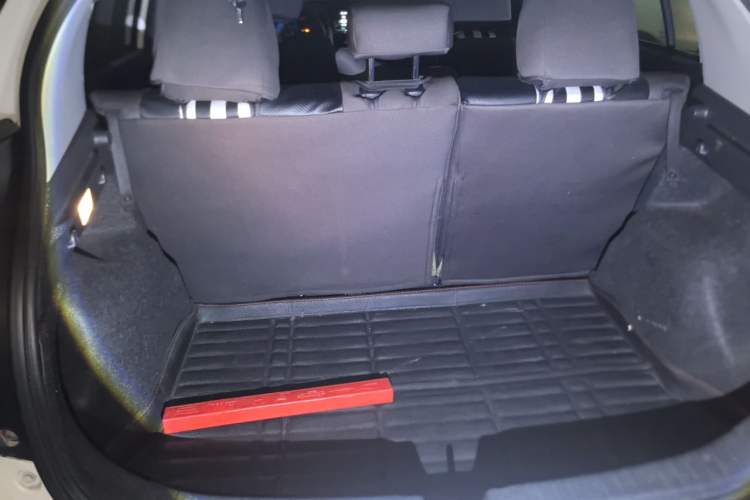 Used Toyota YARiS L Zhi Xuan 2015 1.5E Automatic Charm Edition Trunk