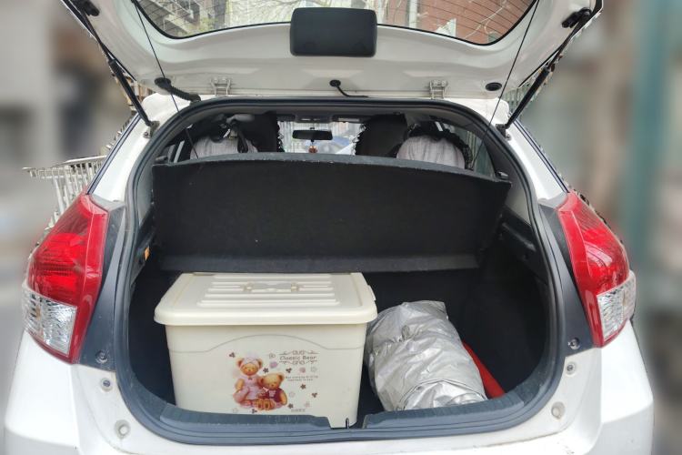 Used Toyota YARiS L Zhi Xuan 2015 1.5E Automatic Charm Edition Trunk