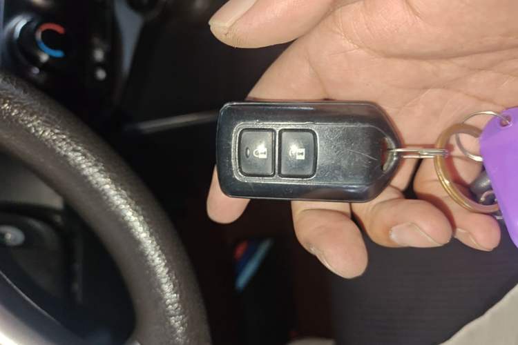 Used Toyota YARiS L Zhi Xuan 2015 1.5E Automatic Charm Edition Vehicle Key