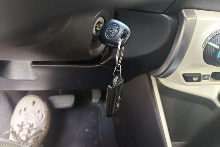Used Toyota YARiS L Zhi Xuan 2015 1.5G Automatic Xuan Dong Sunroof Special Edition Vehicle Key