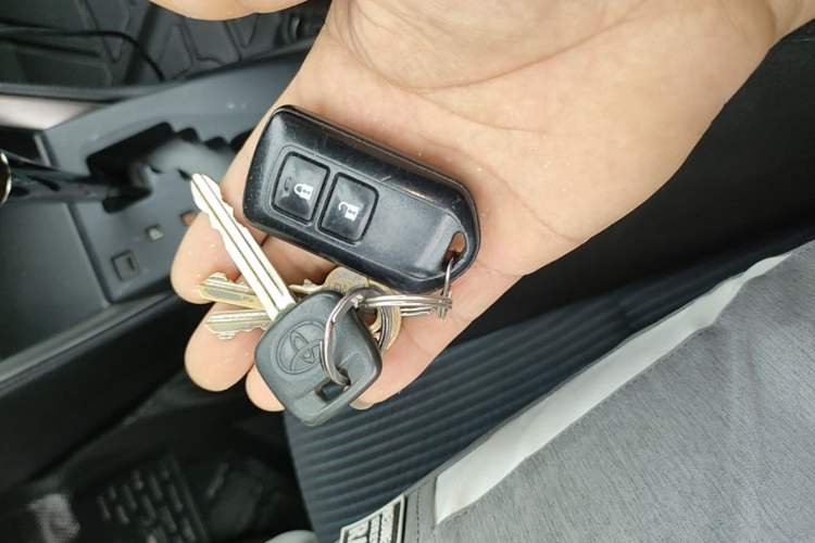 Used Toyota YARiS L Zhi Xuan 2015 1.5E Automatic Charm Edition Vehicle Key