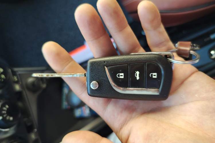 Used Toyota YARiS L Zhi Xuan 2015 1.5E Automatic Charm Edition Vehicle Key