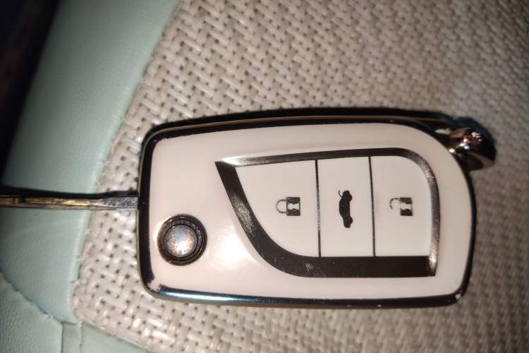 Used Toyota YARiS L Zhi Xuan 2015 1.5E Automatic Charm Edition Vehicle Key