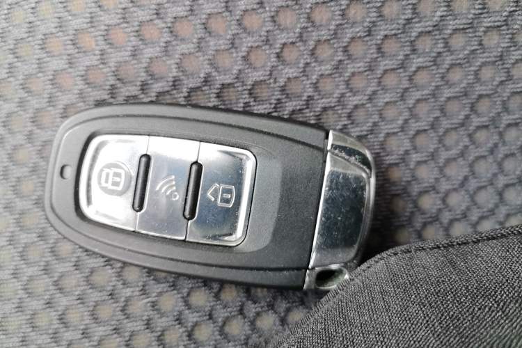 Used Toyota YARiS L Zhi Xuan 2015 1.5G Automatic Xuan Dong Sunroof Special Edition Vehicle Key