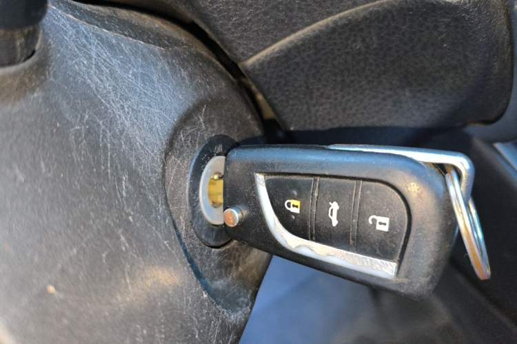 Used Toyota YARiS L Zhi Xuan 2015 1.5E Automatic Charm Edition Vehicle Key