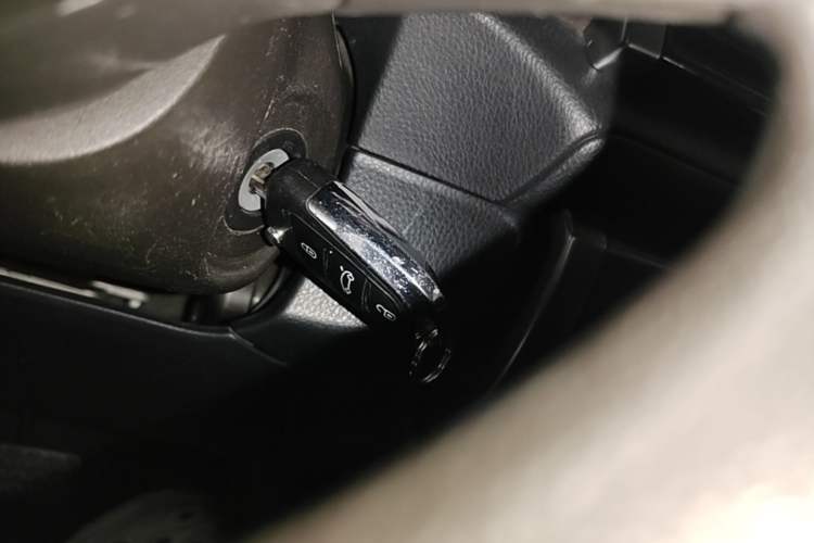 Used Toyota YARiS L Zhi Xuan 2015 1.5E Automatic Charm Edition Vehicle Key