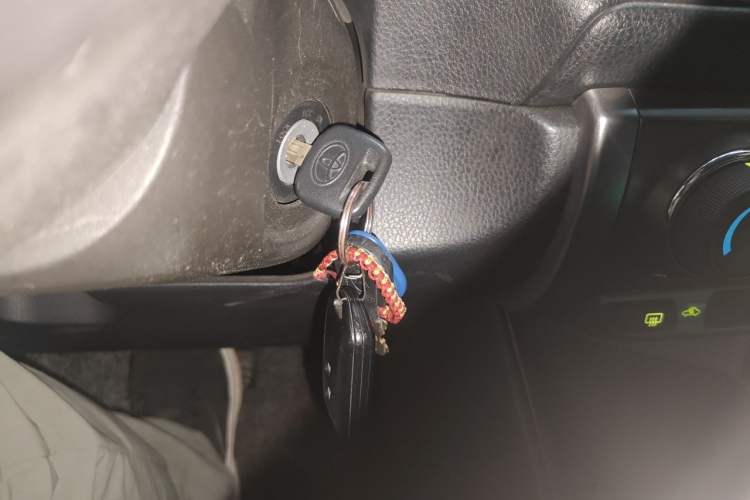 Used Toyota YARiS L Zhi Xuan 2015 1.5E Automatic Charm Edition Vehicle Key