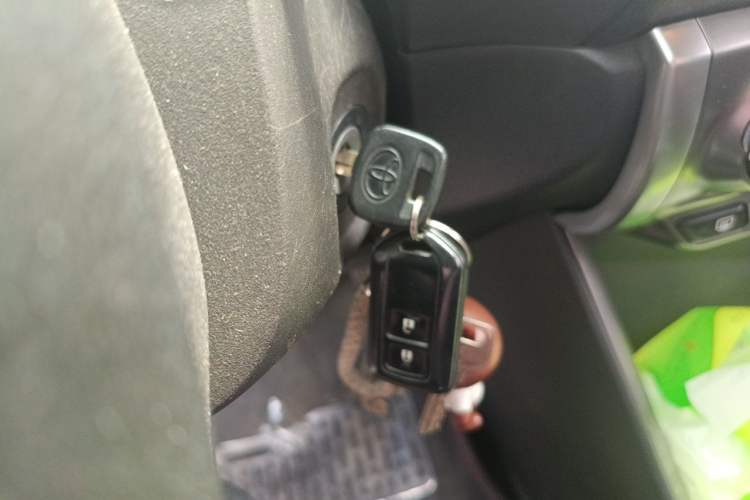 Used Toyota YARiS L Zhi Xuan 2015 1.5E Automatic Charm Edition Vehicle Key