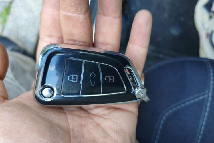 Used Toyota YARiS L Zhi Xuan 2015 1.5E Automatic Charm Edition Vehicle Key