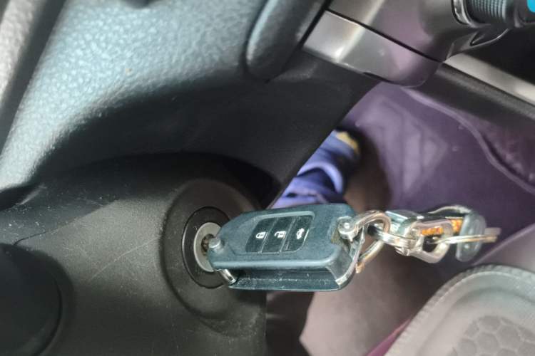 Used Toyota YARiS L Zhi Xuan 2015 1.5E Automatic Charm Edition Vehicle Key