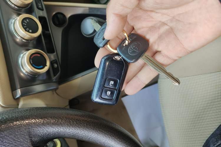 Used Toyota YARiS L Zhi Xuan 2015 1.5E Automatic Charm Edition Vehicle Key