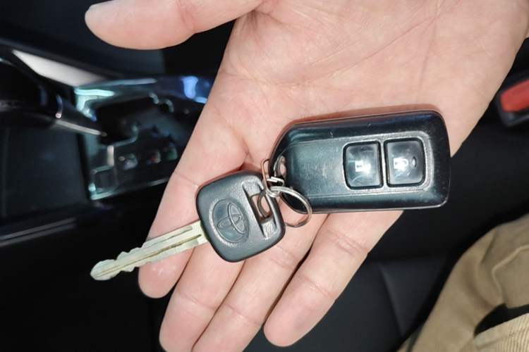 Used Toyota YARiS L Zhi Xuan 2015 1.5E Automatic Charm Edition Vehicle Key