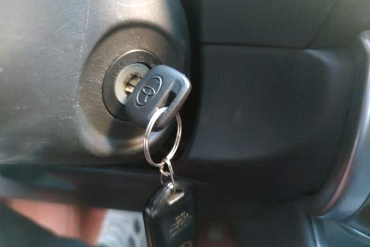 Used Toyota YARiS L Zhi Xuan 2015 1.5E Automatic Charm Edition Vehicle Key