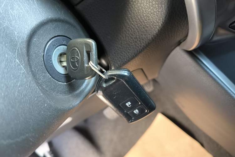Used Toyota YARiS L Zhi Xuan 2015 1.5E Automatic Charm Edition Vehicle Key