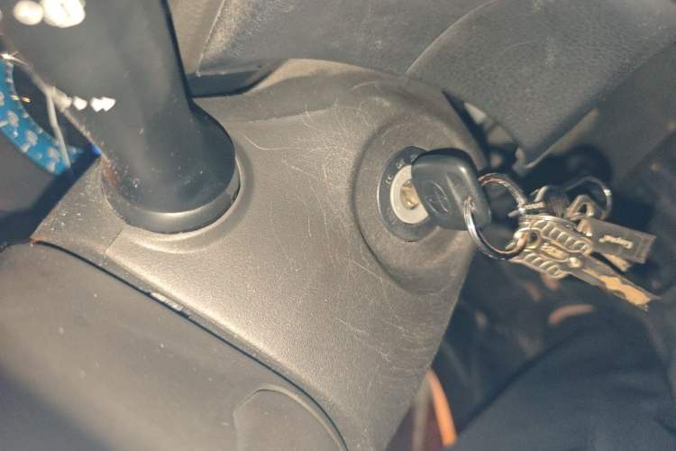 Used Toyota YARiS L Zhi Xuan 2015 1.5E Automatic Charm Edition Vehicle Key