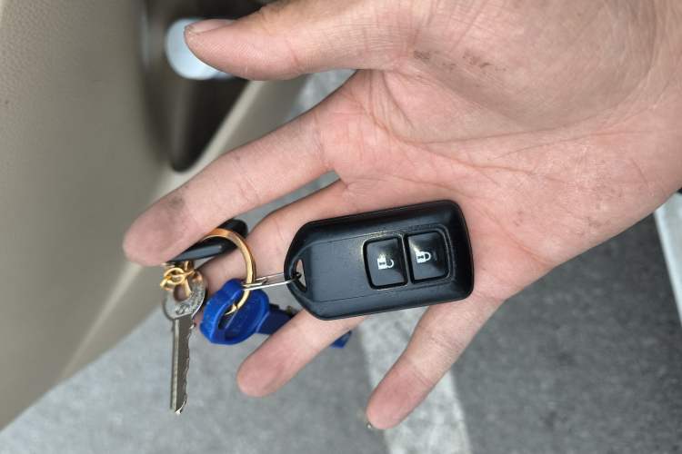Used Toyota YARiS L Zhi Xuan 2015 1.5E Automatic Charm Edition Vehicle Key