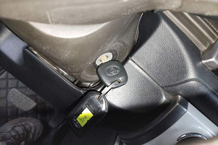 Used Toyota YARiS L Zhi Xuan 2015 1.5G Automatic Xuan Dong Sunroof Special Edition Vehicle Key