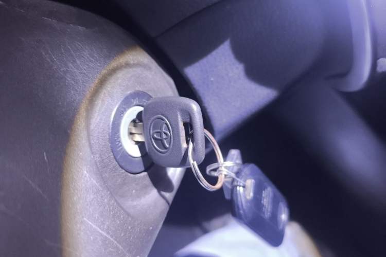 Used Toyota YARiS L Zhi Xuan 2015 1.5E Automatic Charm Edition Vehicle Key