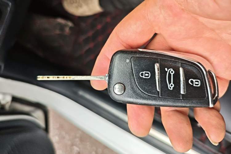 Used Toyota YARiS L Zhi Xuan 2015 1.5E Automatic Charm Edition Vehicle Key